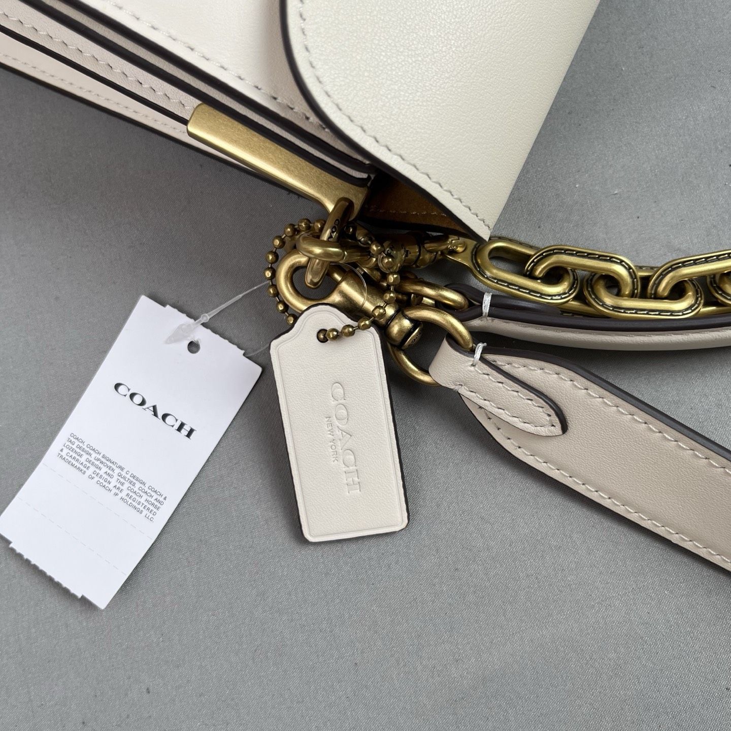 The latest white version of the high-end purchasing grade…