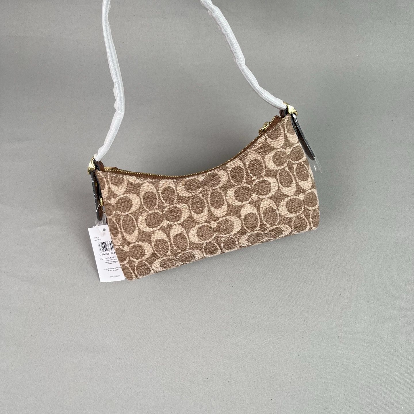 The CFN74 Emeilia 22 series shoulder bag is a magic stick…