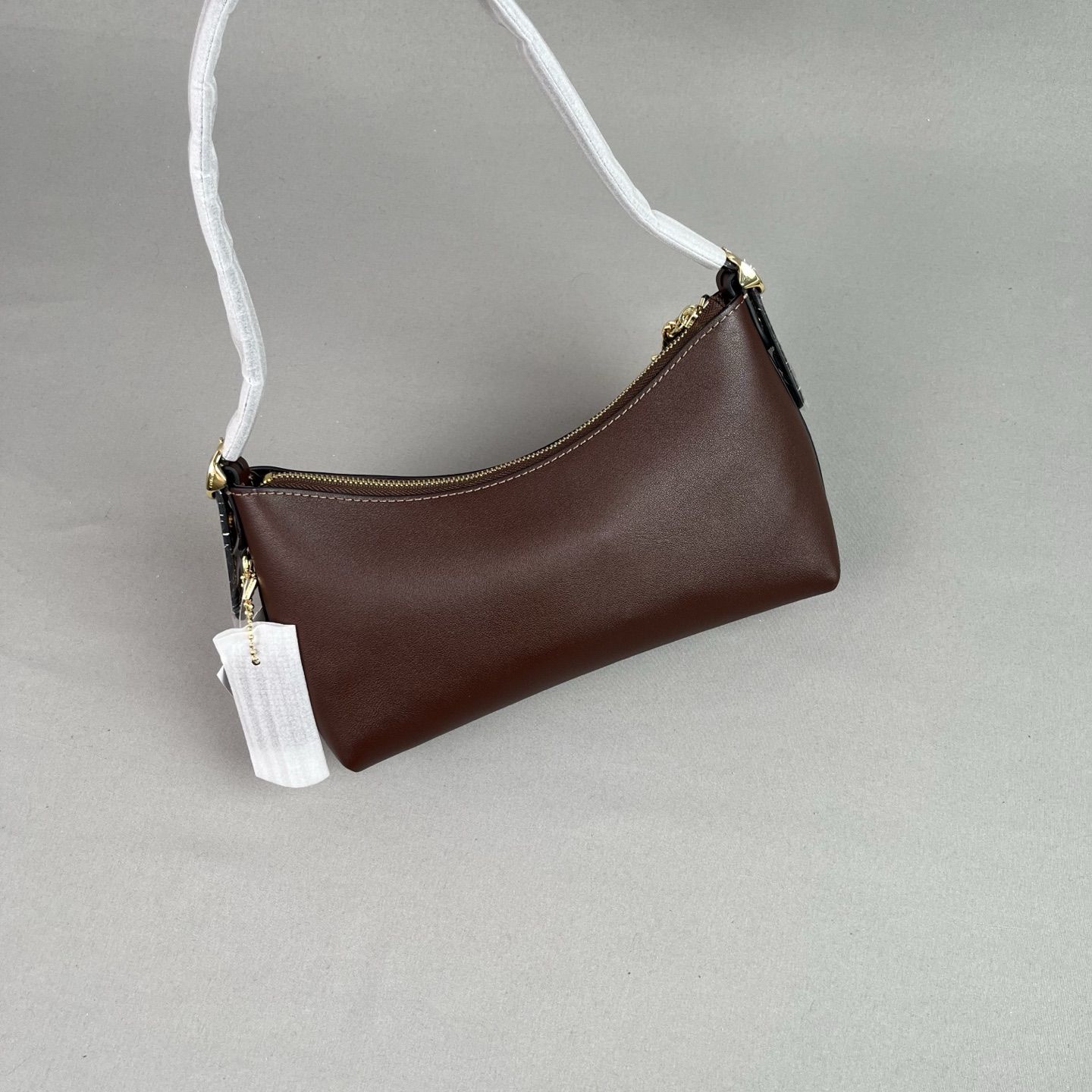 C original The CFO89 Emeilia 22 series shoulder bag is a…