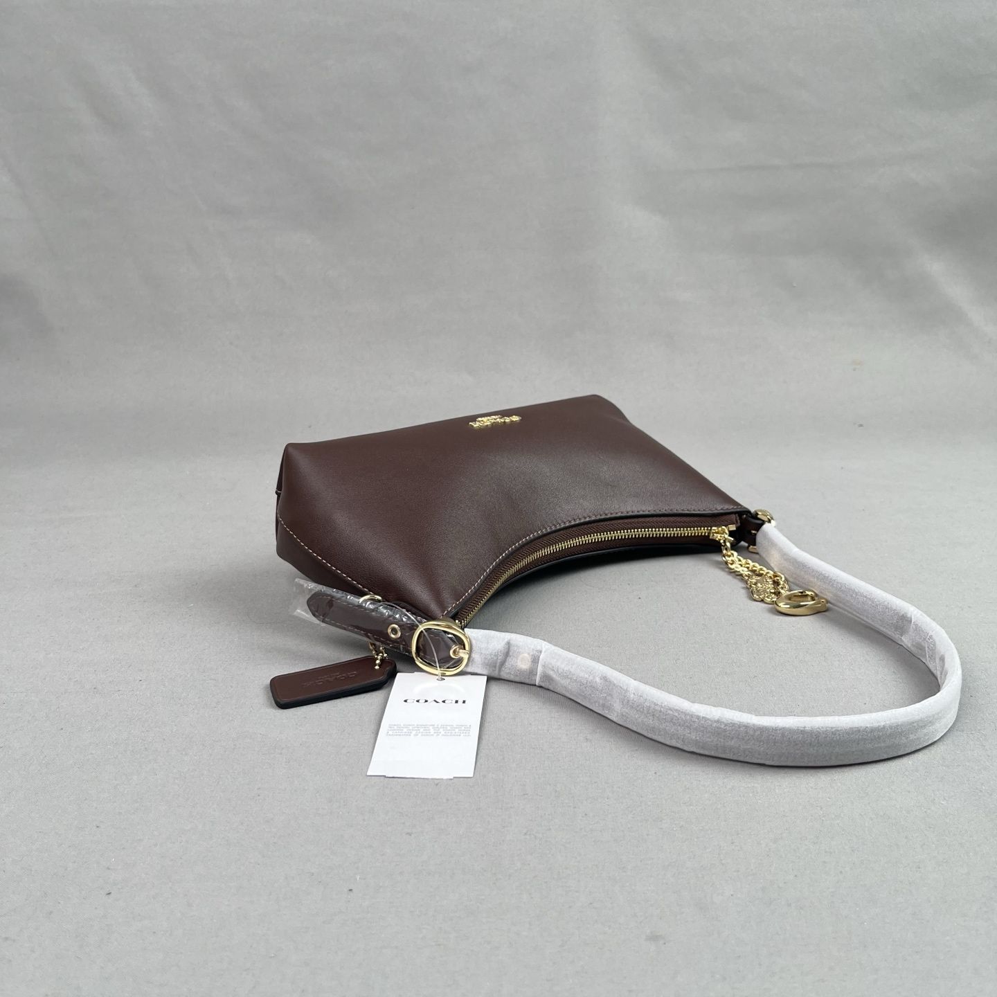 C original The CFO89 Emeilia 22 series shoulder bag is a…
