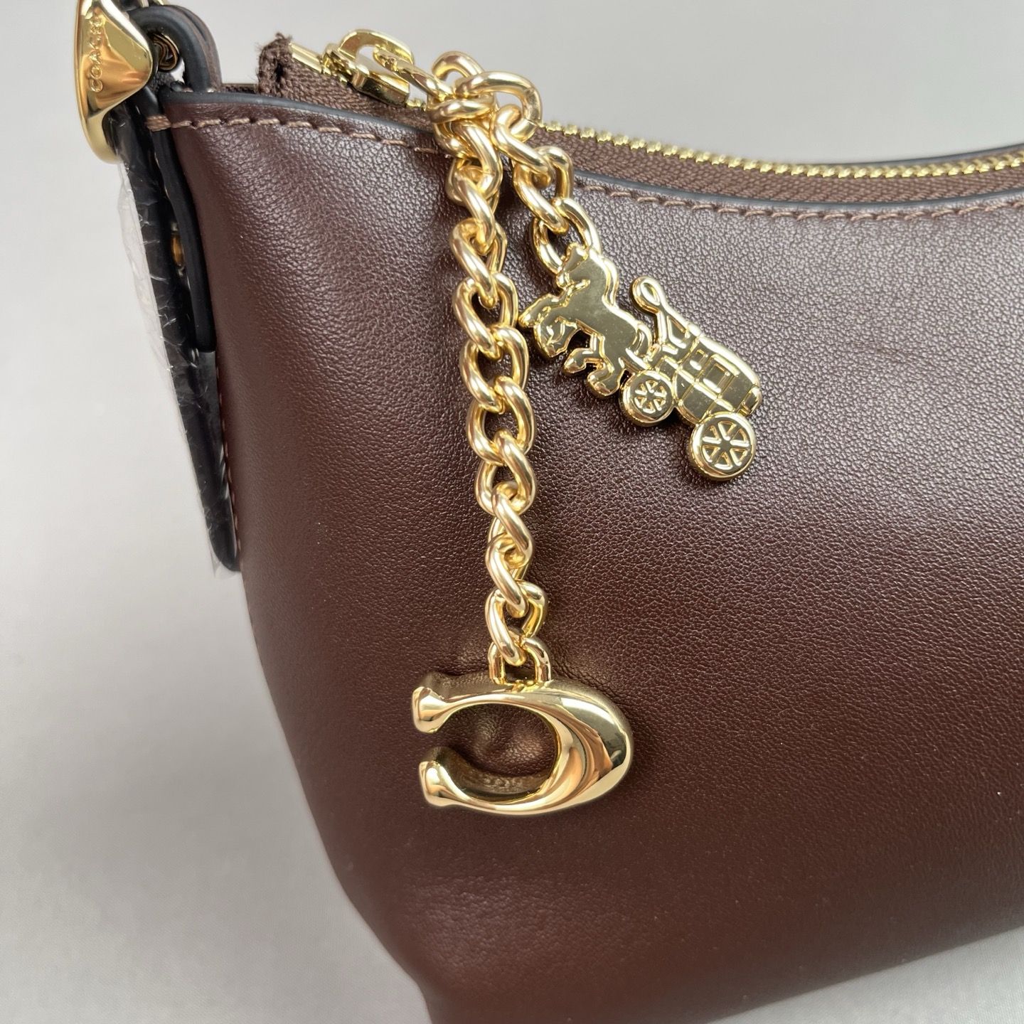C original The CFO89 Emeilia 22 series shoulder bag is a…