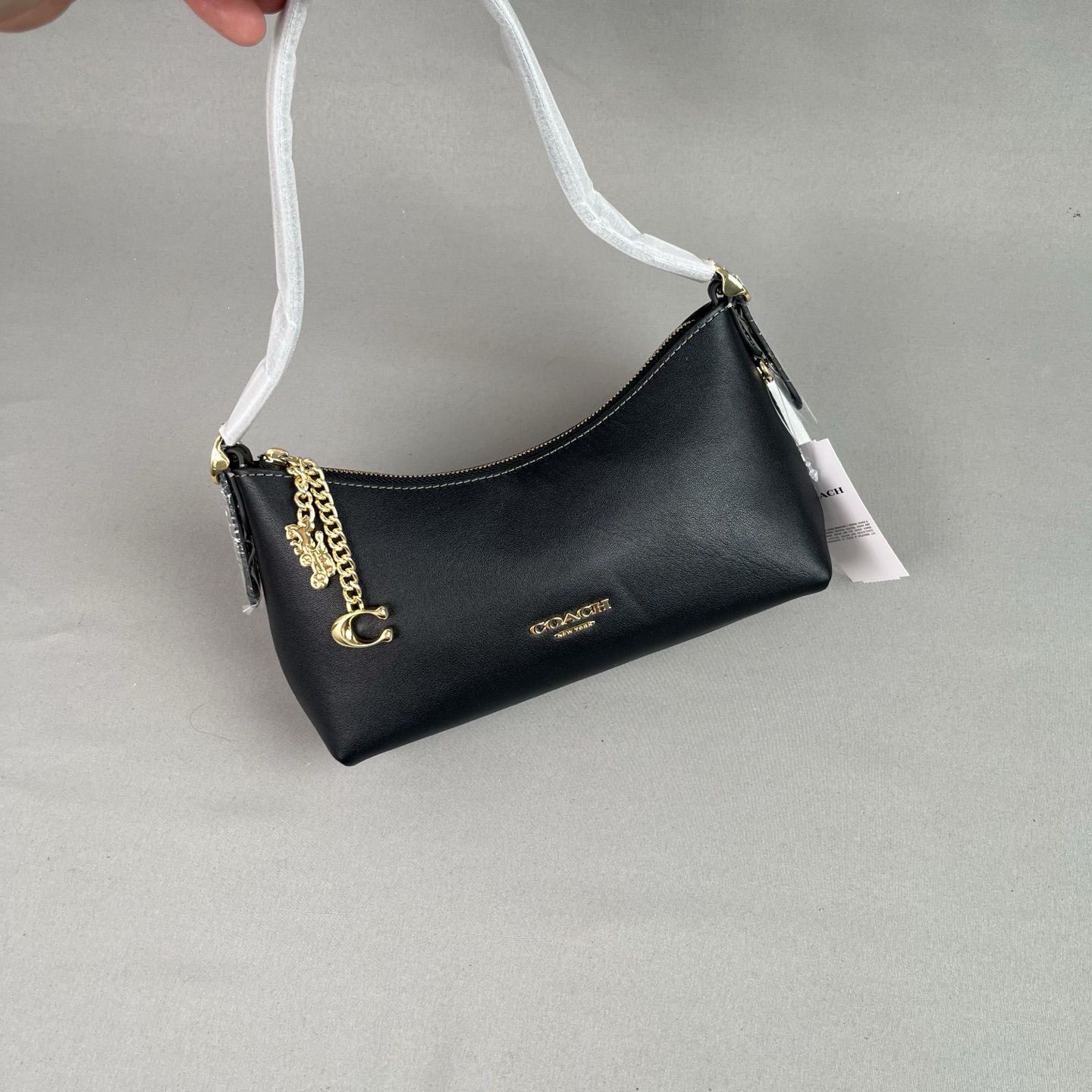 C original The CFO89 Emeilia 22 series shoulder bag is a…