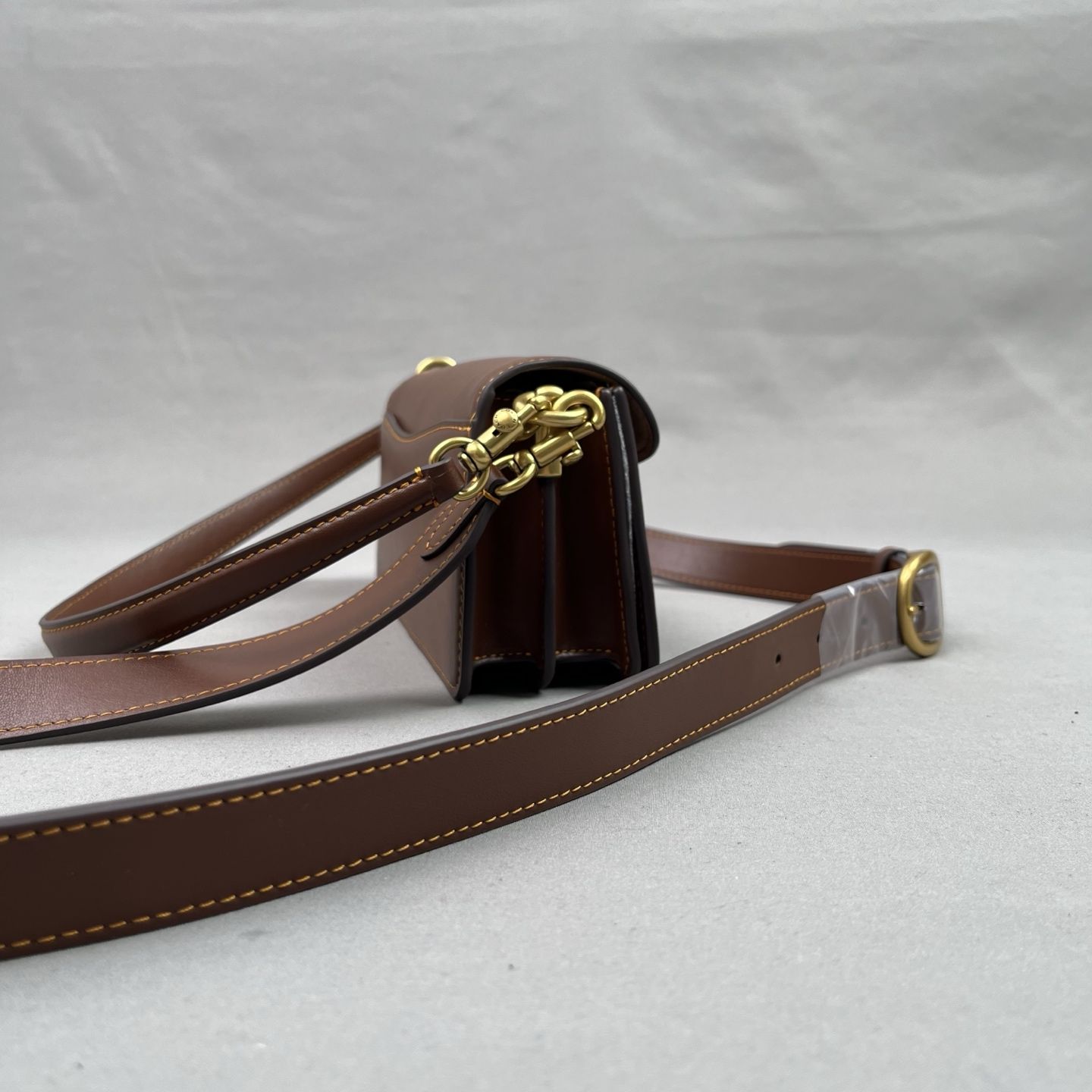 The new version of the CY200 Tabby20 wine god bag with