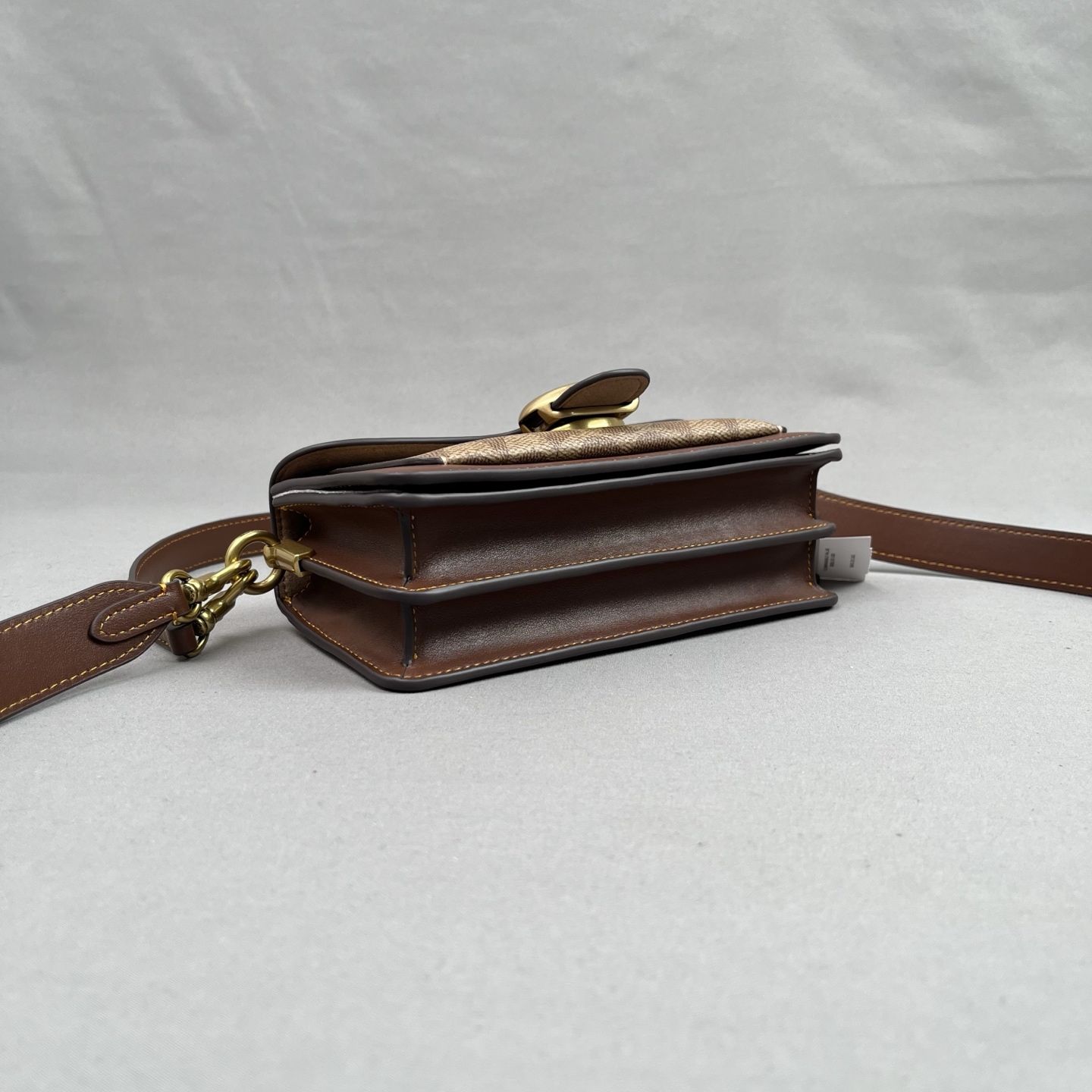The new version of the CY200 Tabby20 wine god bag with
