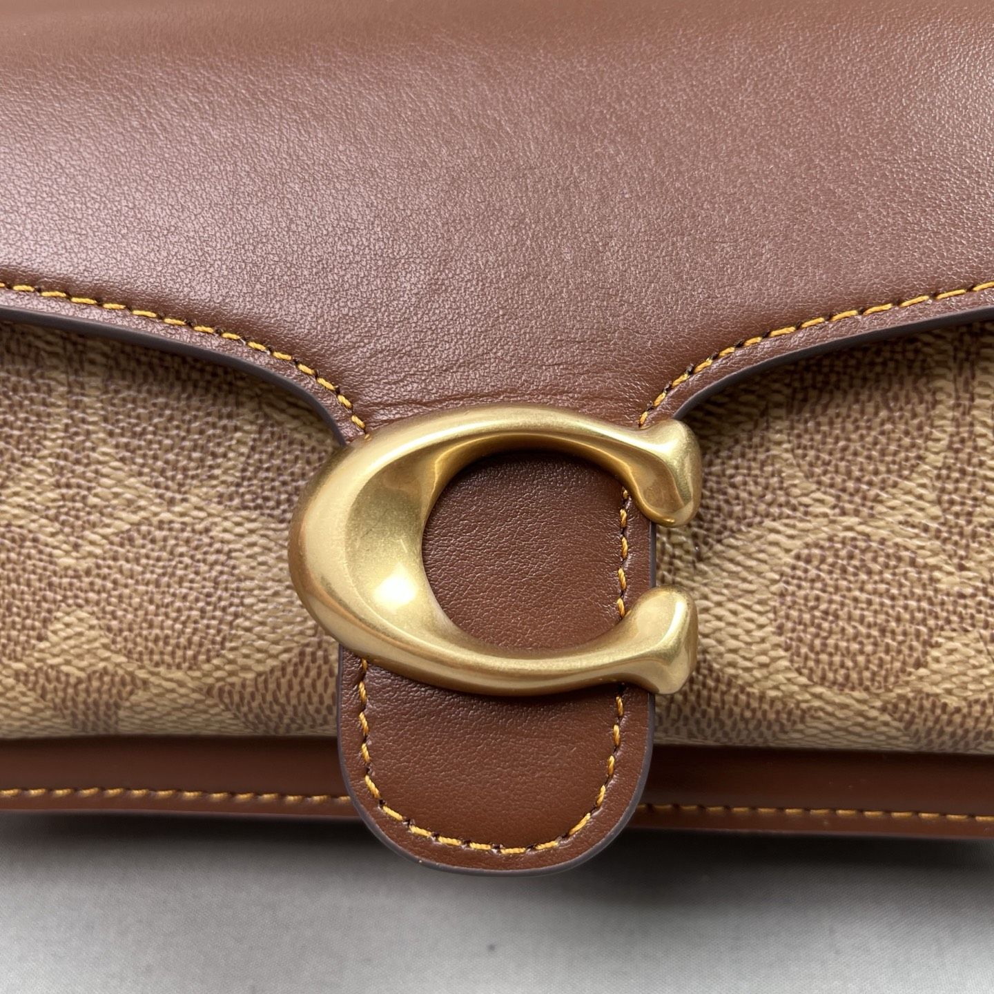 The new version of the CY200 Tabby20 wine god bag with
