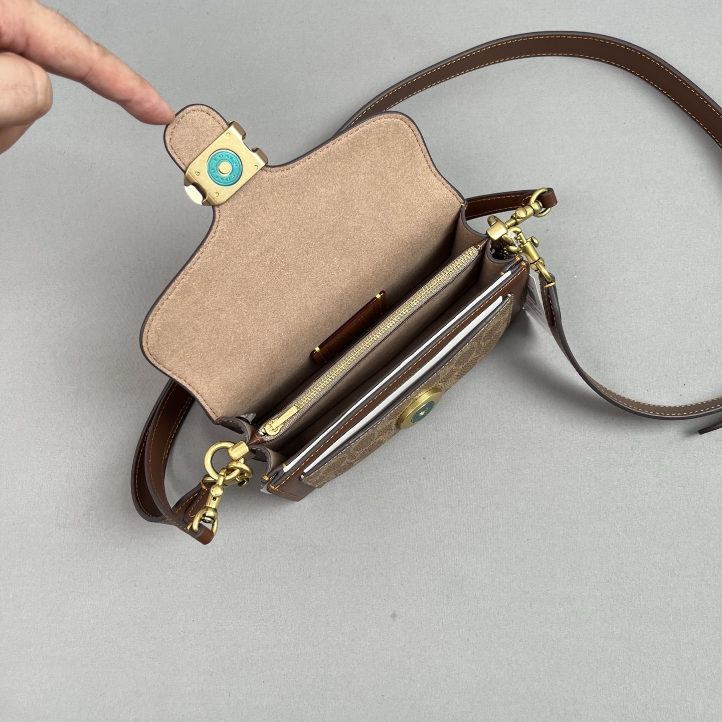 The new version of the CY200 Tabby20 wine god bag with