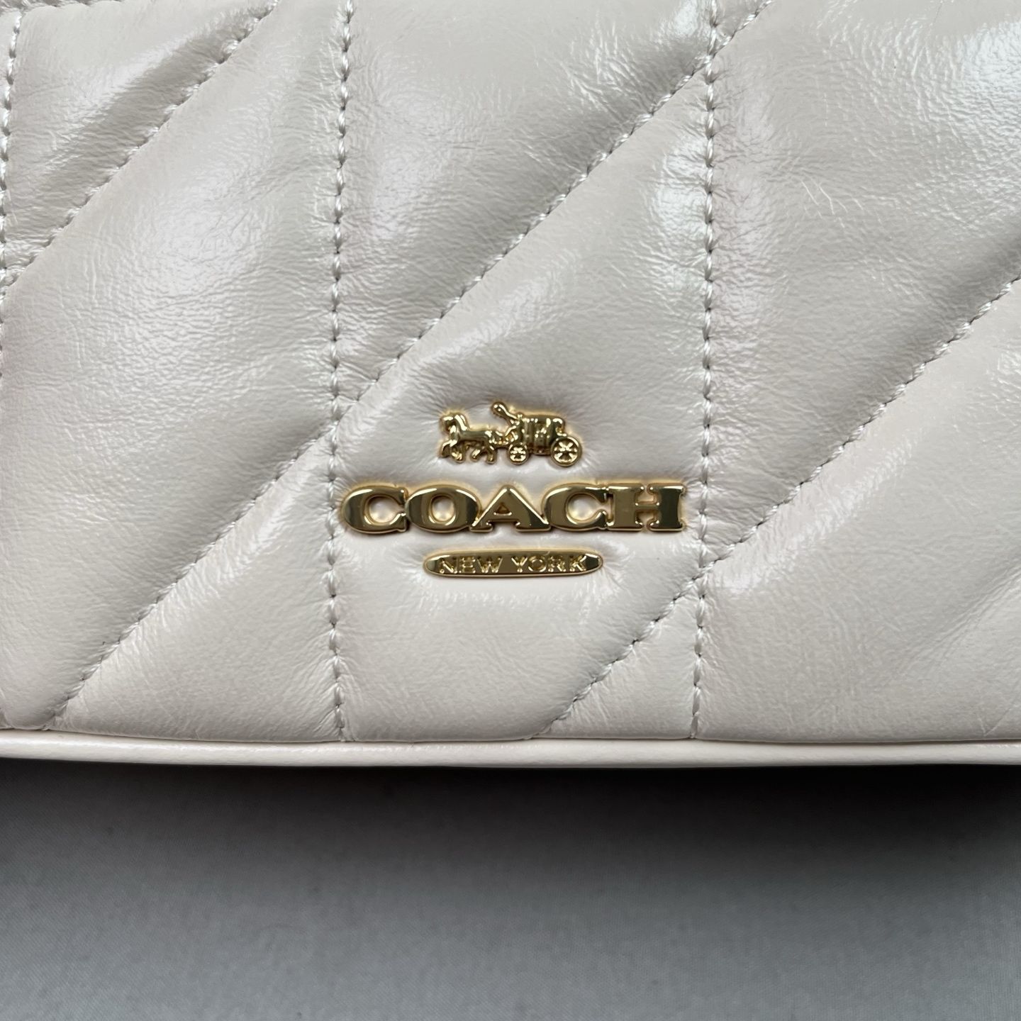 Coach original, top-grade white CE022, oil wax wrinkled leather