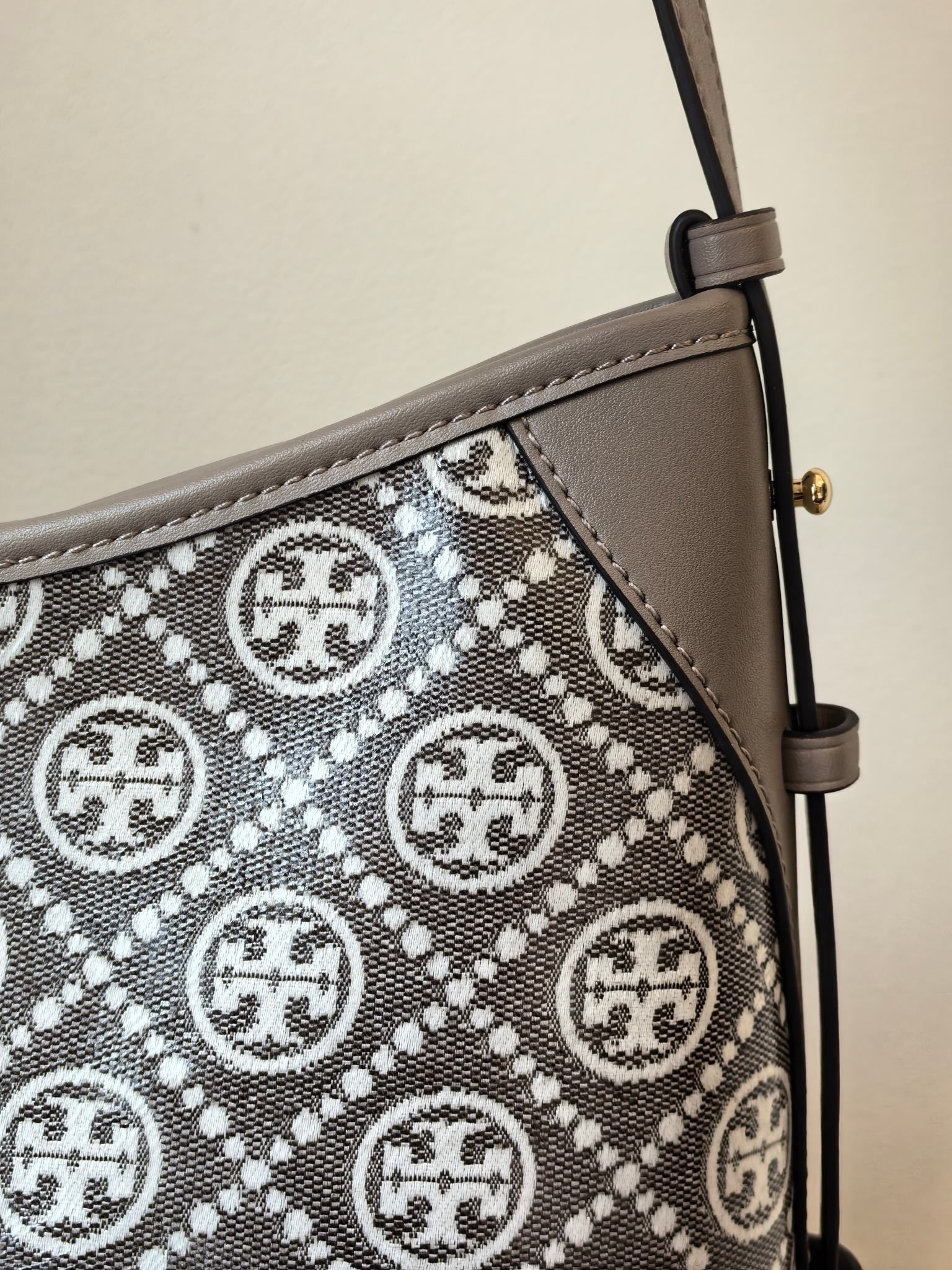 Number 1631 Tory Burch carryall package type