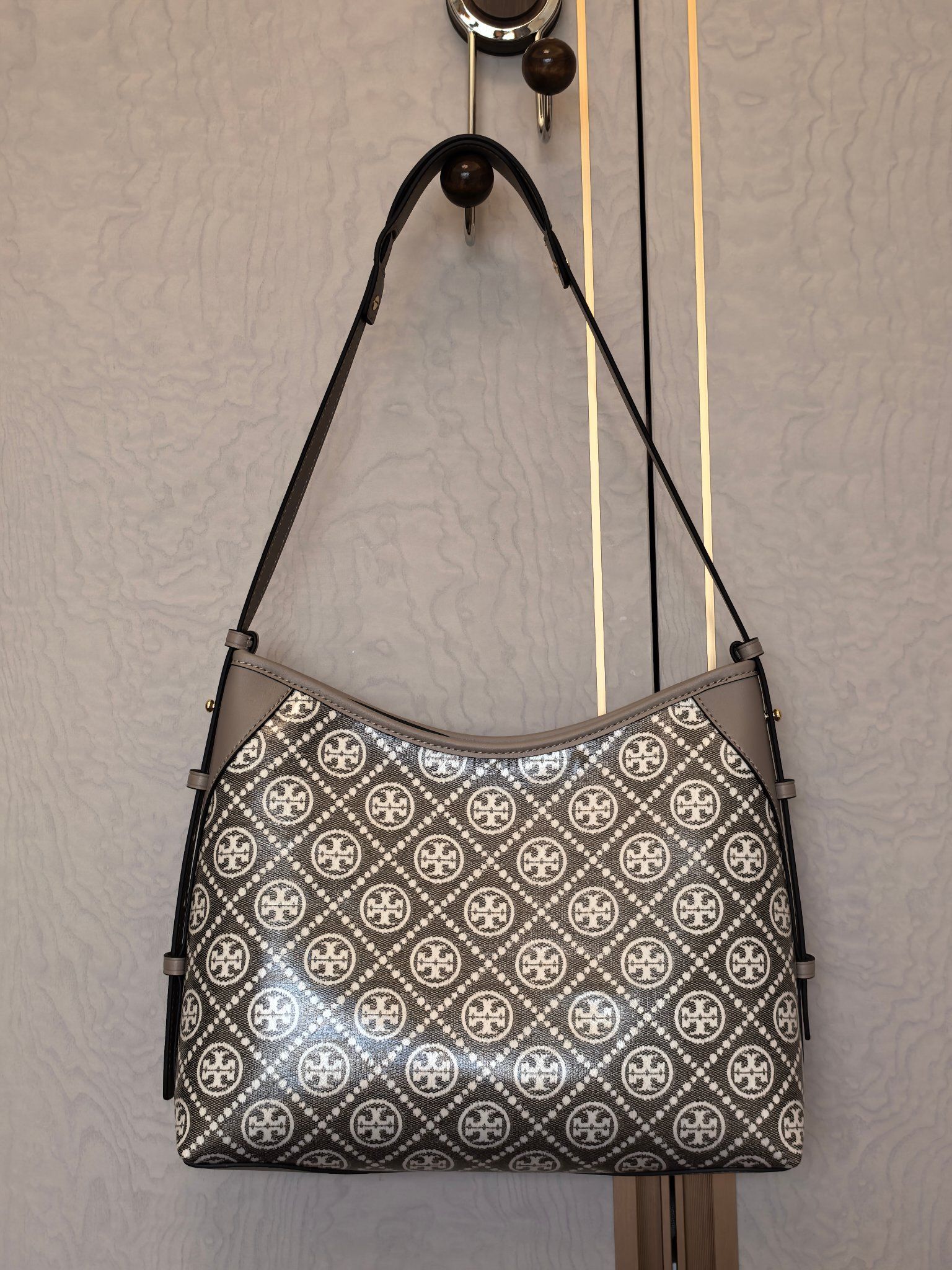 Number 1631 Tory Burch carryall package type