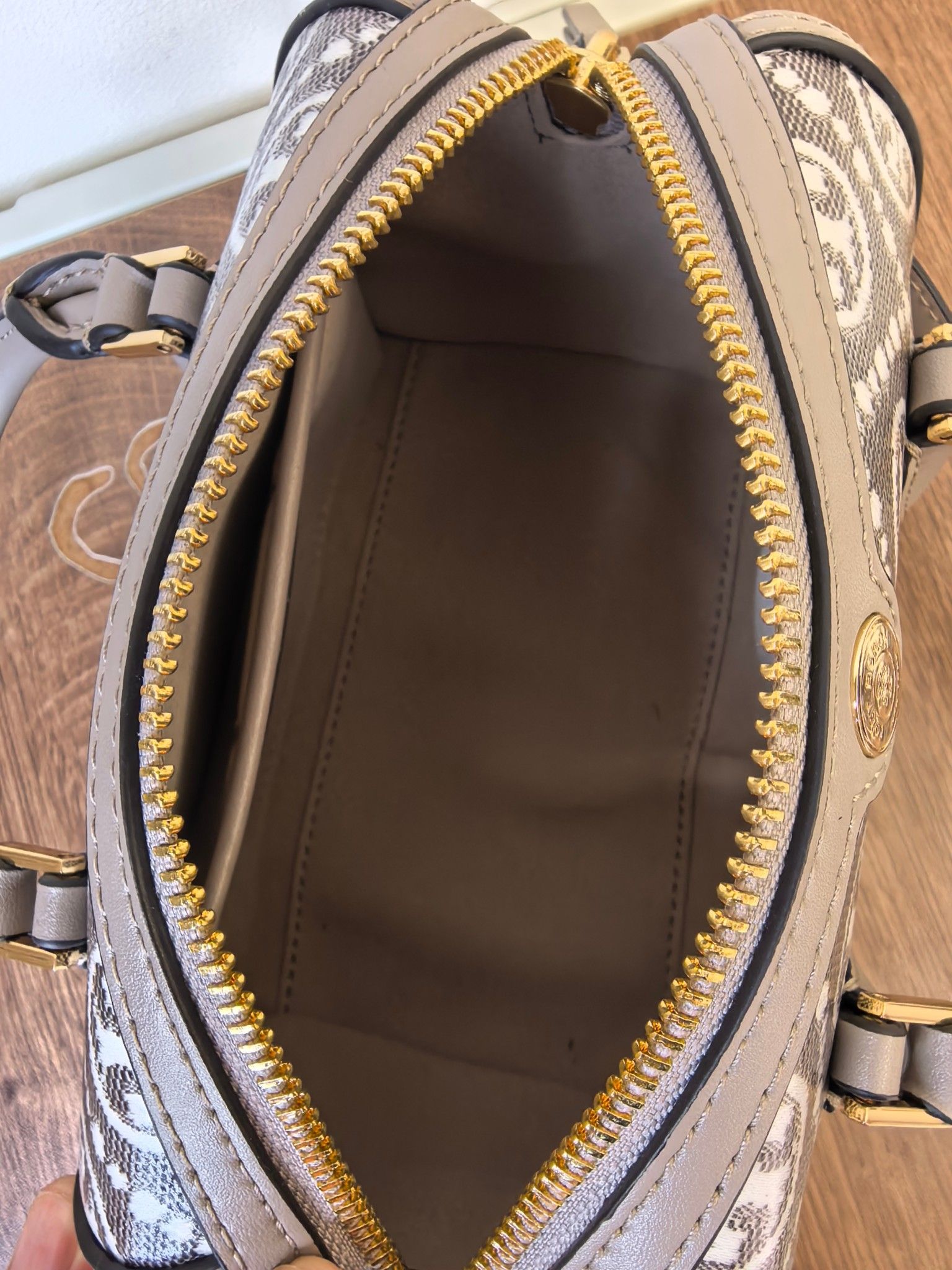 Number 1620 Boston bag is a round and plump pillow bag