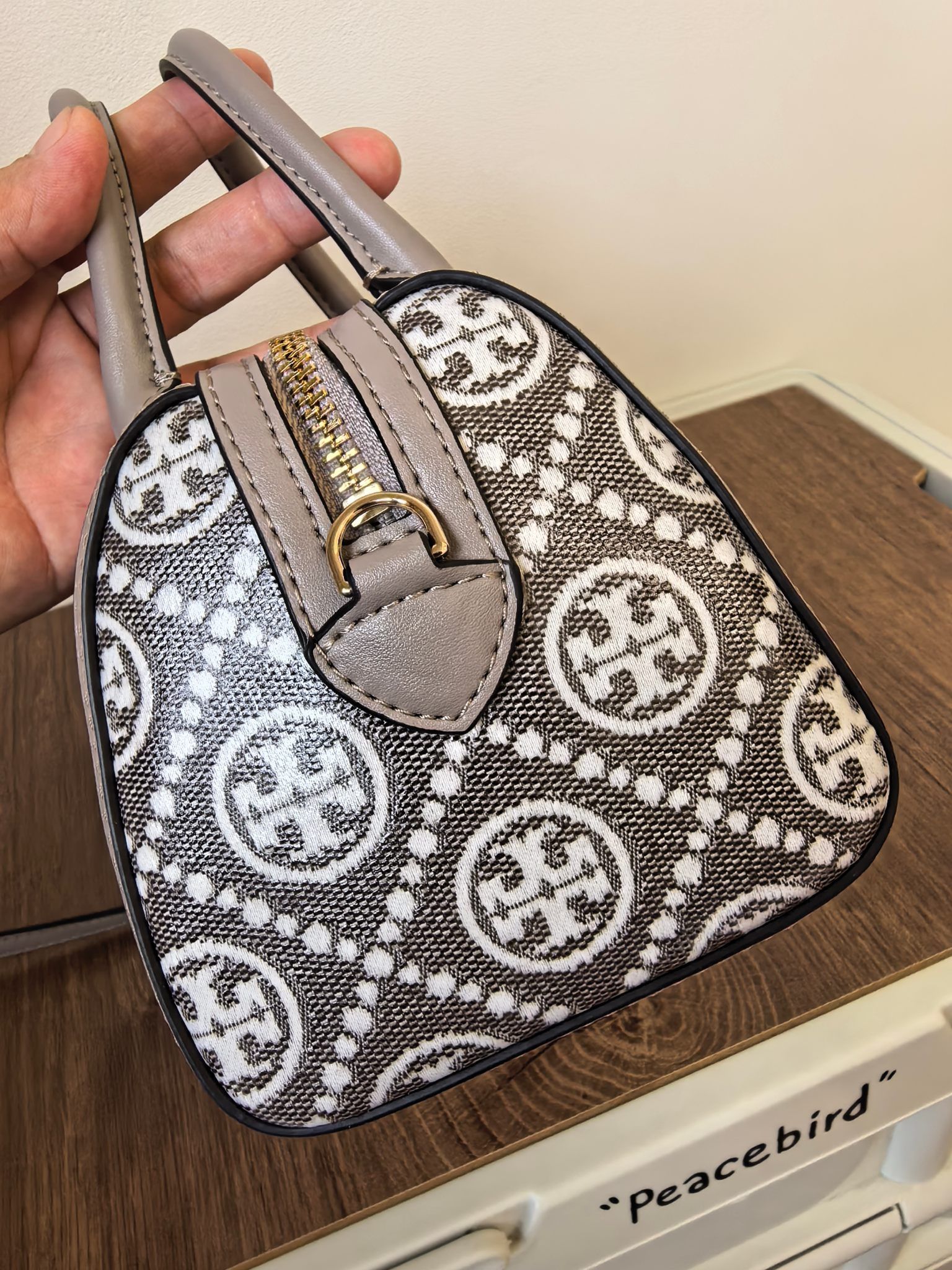 Number 1620 Boston bag is a round and plump pillow bag
