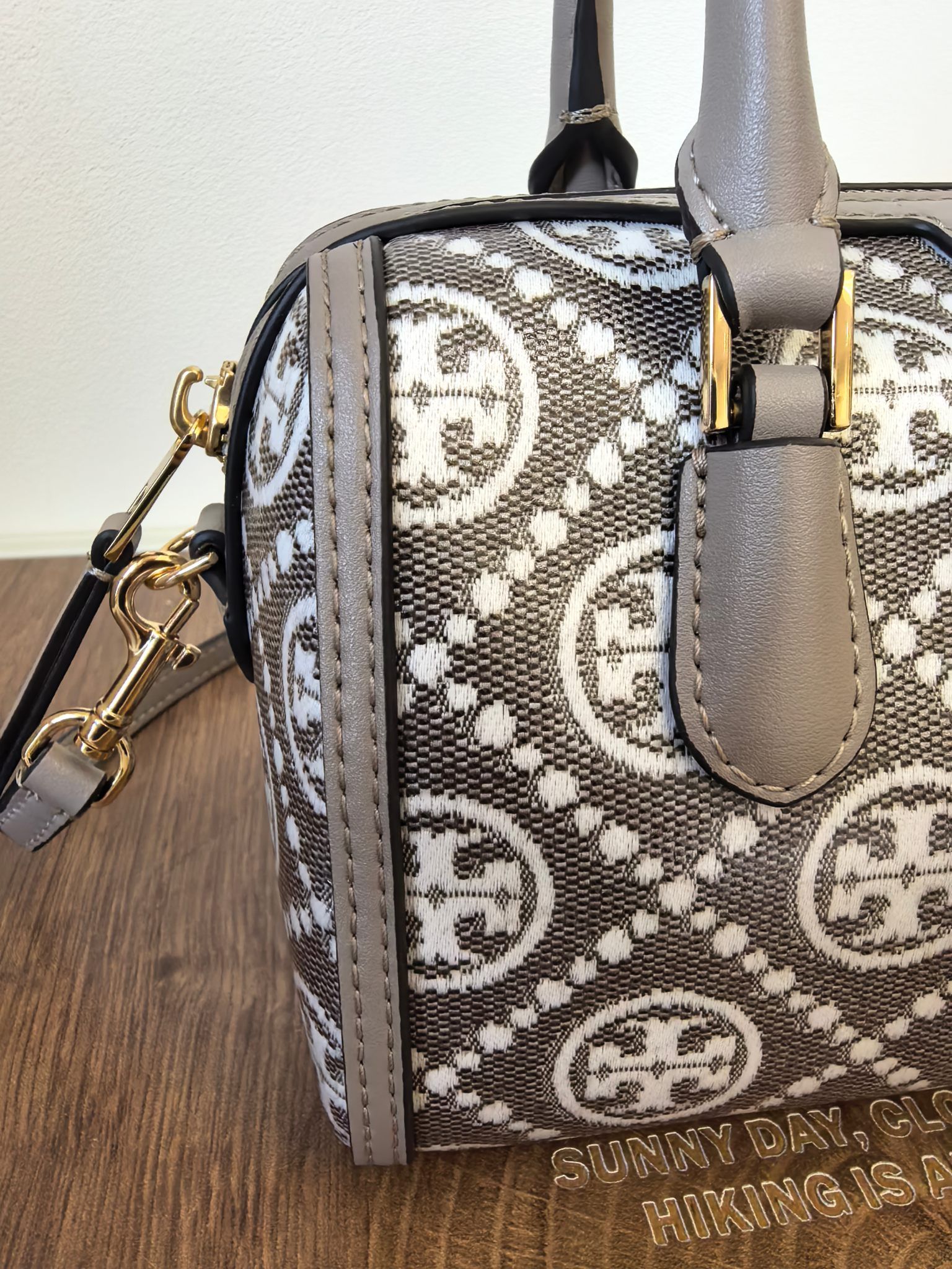Number 1620 Boston bag is a round and plump pillow bag