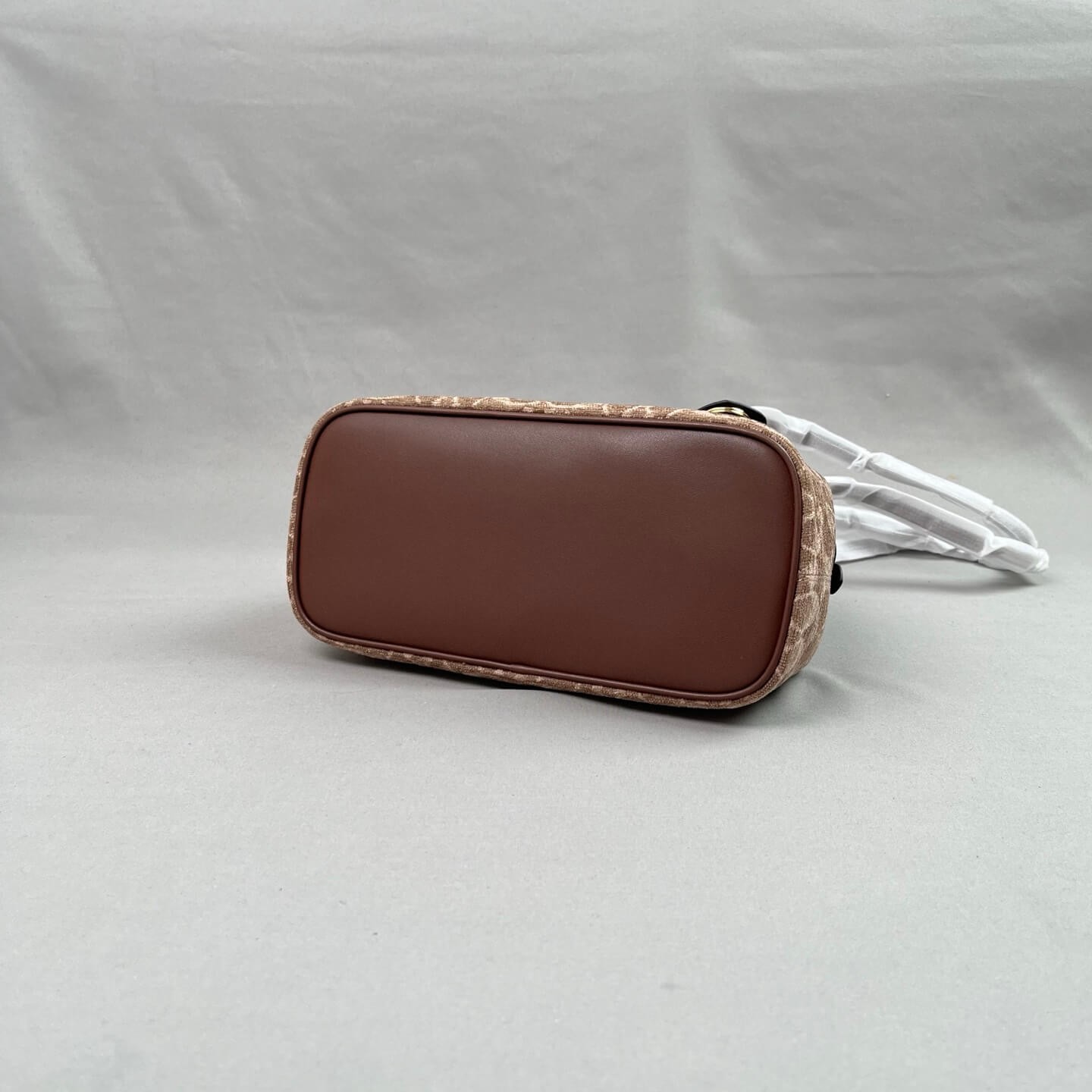 coach  CFP36 Elise's new tote bag, a versatile commuter essential